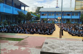 Klinik Literasi Saujana SMAN 14 Batam : Sinergi Ilmu dan Kreativitas