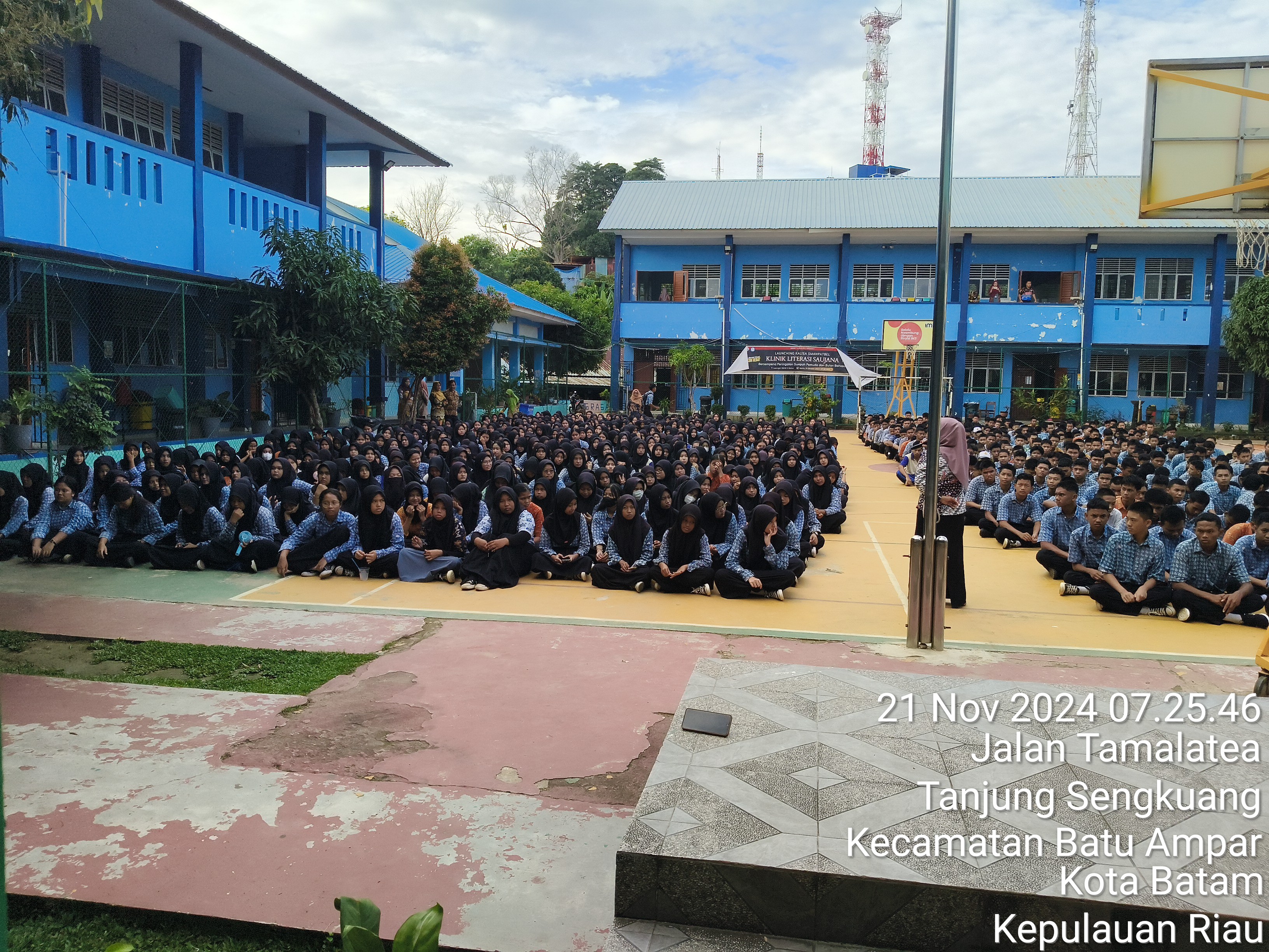 Klinik Literasi Saujana SMAN 14 Batam : Sinergi Ilmu dan Kreativitas