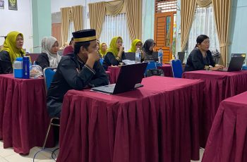 Menyalakan Cahaya Inovasi: SMA Negeri 14 Batam Menggali Potensi Digital bersama Halri Simarmata, S.Kom., Gr.