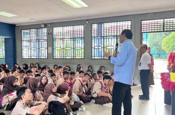 “Salam Pancasila Menggema! Kadisdik Kepri Bakar Semangat Siswa Baru SMAN 14 Batam”
