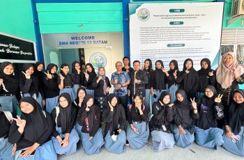 SMAN 14 Batam Terus Gagas Kegiatan Pengembangan Diri: Dari Tata Rias, Public Speaking hingga Barbershop